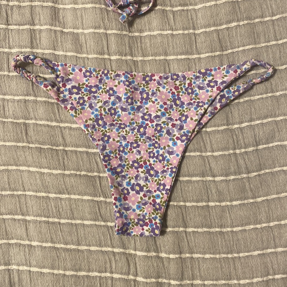 Lavender floral Kuhlani Kini - Picture 6 of 6